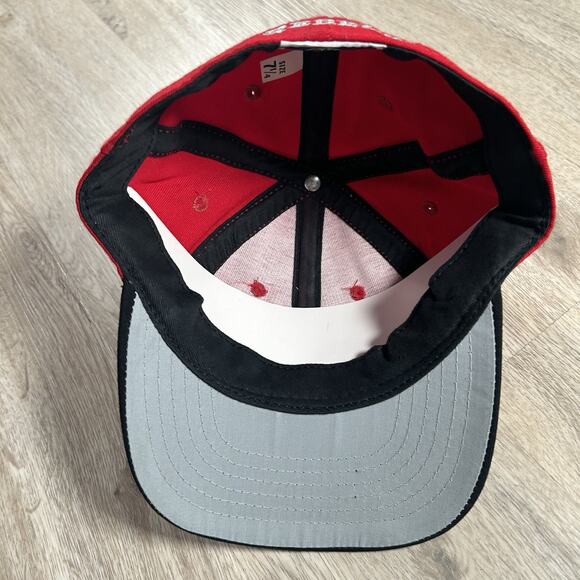 Vintage UNLV Runnin Rebels Hat Fitted 7 1/4 Red‎ College Black Wool Made in USA - Picture 3 of 8